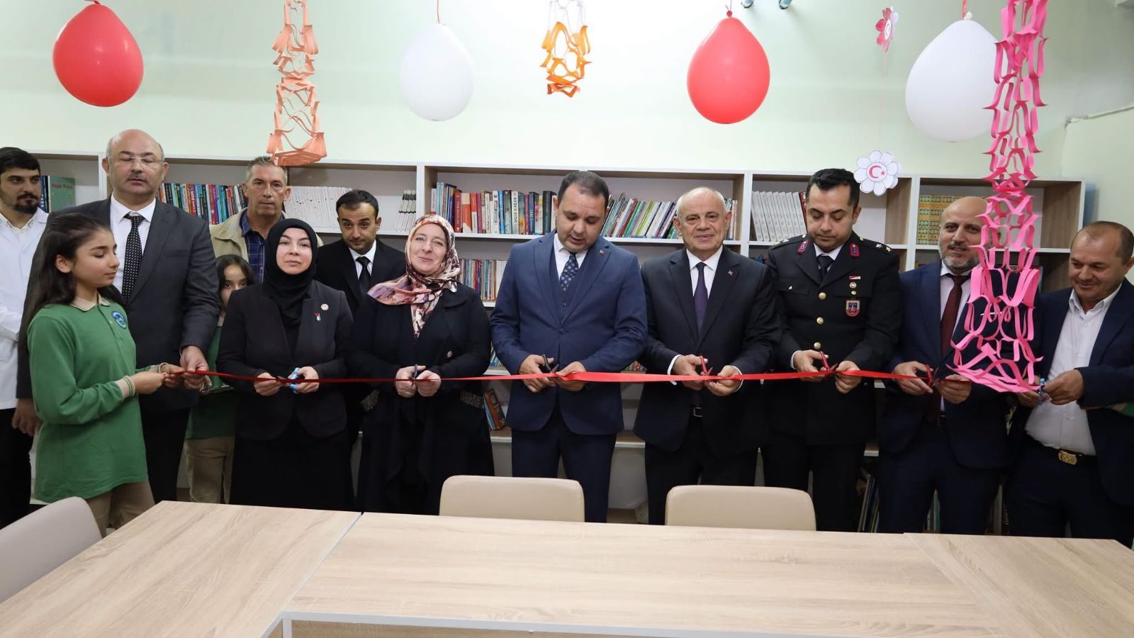Yahyalı’da öğrencileri sevindiren açılış! Yeni kütüphane hizmete girdi