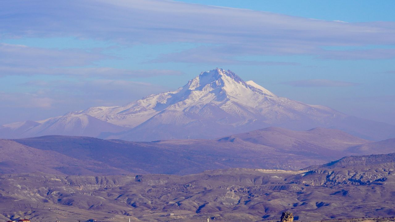 Kayseri’de kış sürprizi! Erciyes ve Aladağlar beyaza büründü