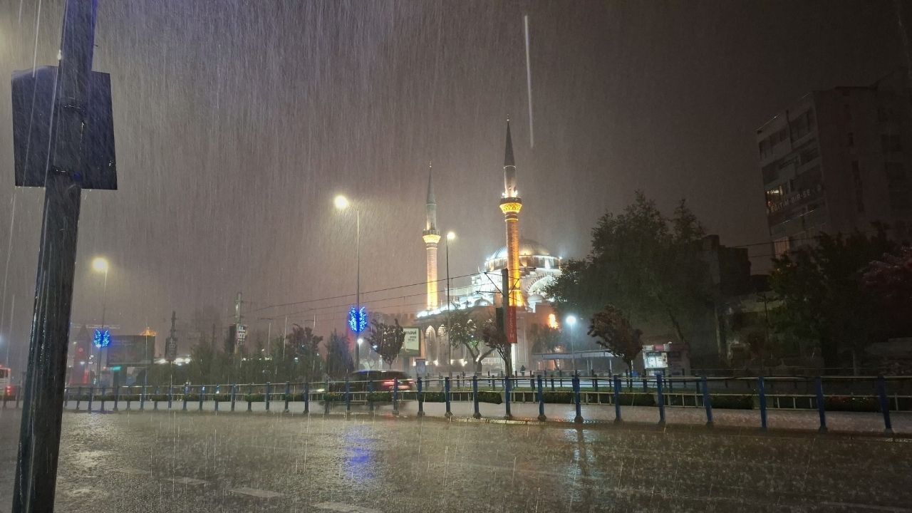 Kayseri’de yağışlı hava devam ediyor! Meteoroloji ilçe ilçe açıkladı